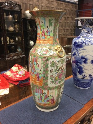 Lot 760 - A LATE 19TH CENTURY CHINESE CANTON FAMILLE ROSE VASE