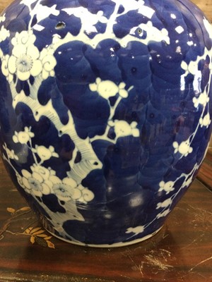 Lot 809 - A LATE 19TH CENTURY CHINESE BLUE AND WHITE GINGER JAR WITH LID