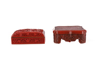 Lot 823 - AN EARLY 20TH CENTURY CHINESE CINNABAR LACQUER LIDDED BOX AND A STAND