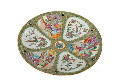 Lot 830 - A LATE 19TH CENTURY CHINESE CANTON FAMILLE ROSE CIRCULAR PLAQUE