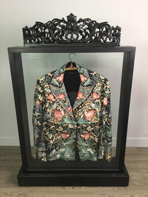 Lot 783 - A CHINESE MAHJONG JACKET IN AN EBONISED DISPLAY CASE