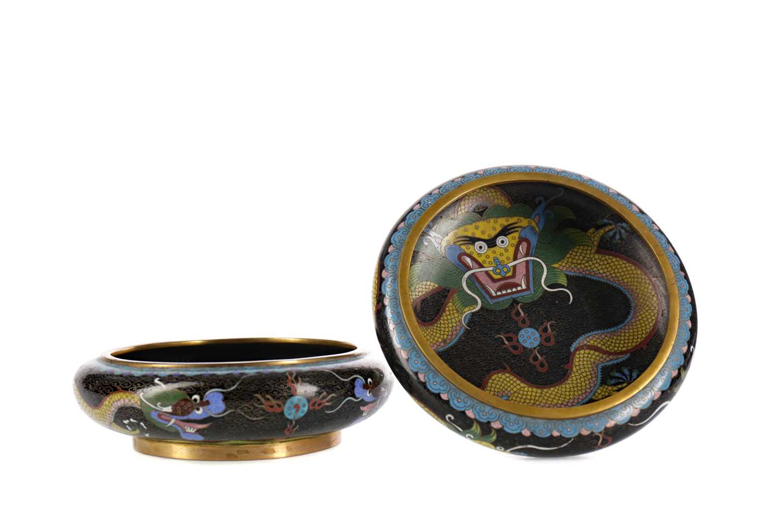 Lot 848 - A PAIR OF 20TH CENTURY CHINESE CLOISONNE CIRCULAR BOWLS