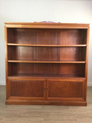 Lot 791 - A 20TH CENTURY CHINESE BOOKCASE