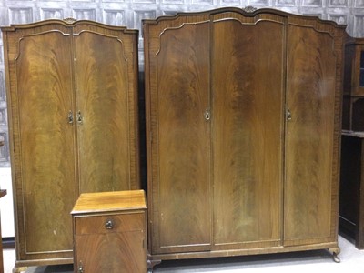 Lot 449 - A MAHOGANY BEDROOM SUITE