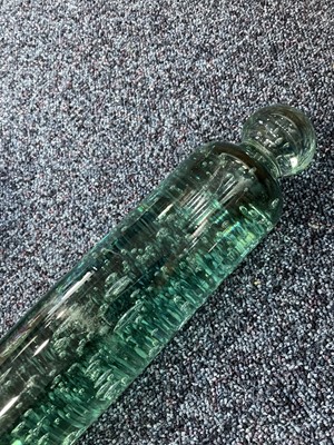Lot 1046 - A GREEN GLASS ROLLING PIN AND A NAILSEA STYLE GLASS ROLLING PIN
