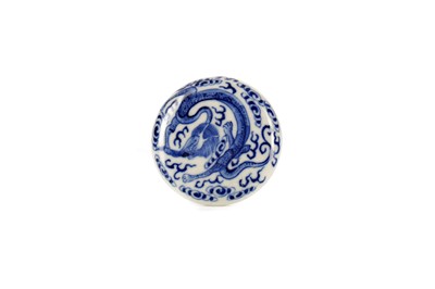 Lot 864 - A 19TH CENTURY CHINESE BLUE AND WHITE LIDDED BOX