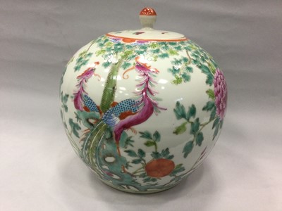 Lot 855 - AN EARLY 20TH CENTURY CHINESE FAMILLE ROSE LIDDED JAR