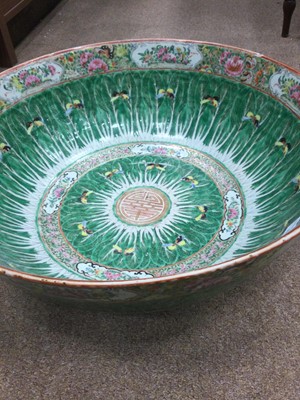 Lot 875 - A 19TH CENTURY CHINESE FAMILLE ROSE BOWL