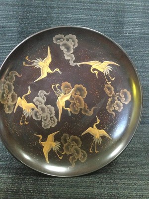 Lot 792 - AN EARLY/MID 20TH CENTURY JAPANESE LACQUERED TAZZA