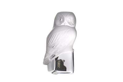 Lot 1102 - A LALIQUE OWL PAPERWEIGHT
