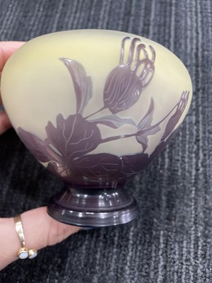 Lot 1088 - A GALLE CAMEO GLASS COUPE VASE