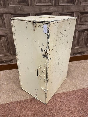 Lot 217 - A MILITARY ISSUE TRUNK
