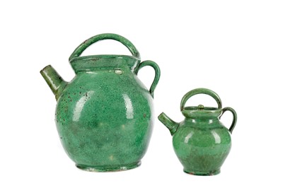 Lot 713 - AN EARLY 20TH CENTURY CHINESE STONEWARE TEA POT