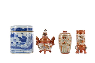 Lot 715 - AN EARLY 20TH CENTURY CHINESE BLUE AND WHITE LIDDED JAR, JAPANESE KUTANI VASES AND A KORO