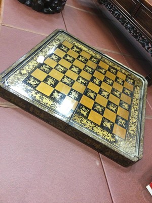 Lot 718 - AN EARLY 20TH CENTURY JAPANNED GAMES BOARD
