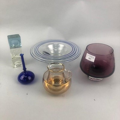 Lot 163 - A LOT OF COLOURED GLASS VASES AND BOWLS