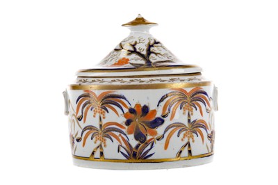 Lot 370 - AN EARLY 19TH CENTURY ENGLISH PORCELAIN SUGAR BOWL AND COVER