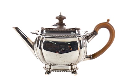 Lot 382 - AN EARLY 19TH CENTURY OLD SHEFFIELD PLATE TEAPOT