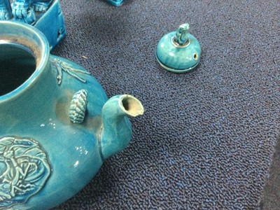 Lot 355 - A LATE 19TH CENTURY CHINESE TURQUOISE GLAZED TEAPOT AND COVER, ALONG WITH A PAIR OF FOO DOGS