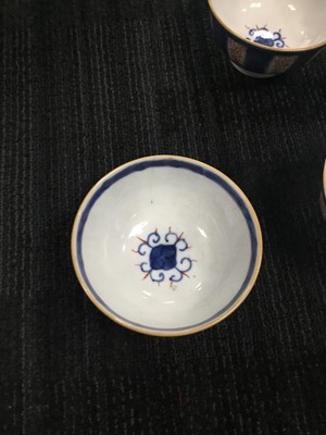 Lot 376 - A SET OF THREE CHINESE PORCELAIN TEA BOWLS AND TWO SAUCERS