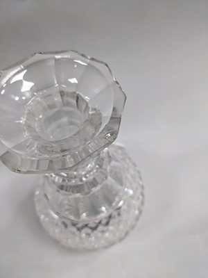 Lot 198 - AN EARLY 19TH CENTURY CUT GLASS DECANTER