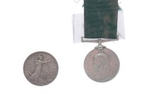 Lot 1136 - QUEEN'S SOUTH AFRICA MEDAL named for 1748 Pte....