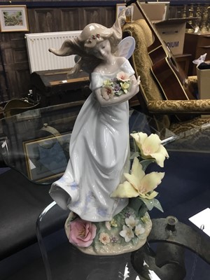 Lot 192 - A LA ANINA COLLECTION CERAMIC AND GLASS CENTREPIECE, A LLADRO FIGURE AND A SPANISH FIGURE