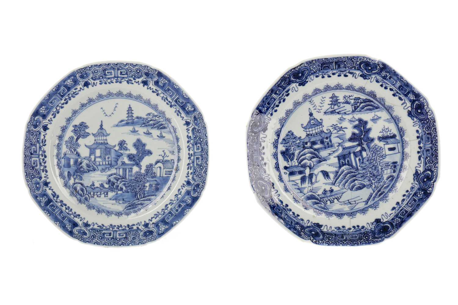 Lot 436 - A PAIR OF LATE 19TH CENTURY CHINESE BLUE & WHITE PORCELAIN PLATES