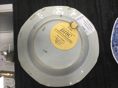 Lot 436 - A PAIR OF LATE 19TH CENTURY CHINESE BLUE & WHITE PORCELAIN PLATES