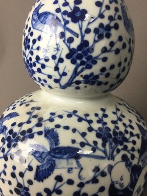 Lot 399 - A PAIR OF 19TH CENTURY CHINESE BLUE & WHITE PORCELAIN VASES