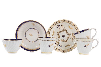 Lot 541 - A COLLECTION OF THREE EARLY 19TH CENTURY TEA BOWLS, TWO SAUCERS AND A TEACUP