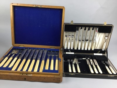Lot 281 - A LOT OF CASED AND LOOSE SILVER PLATED FLATWARE