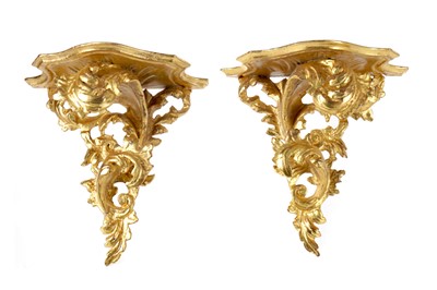 Lot 543 - A PAIR OF GILTWOOD WALL BRACKETS OF ROCOCO DESIGN