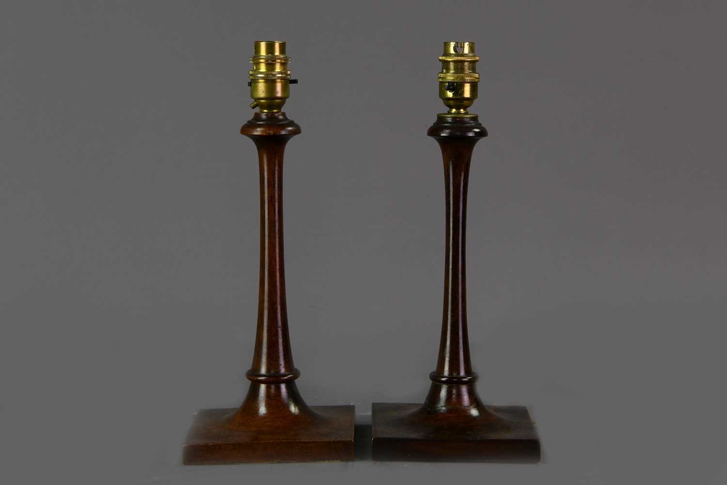 Lot 222 - A PAIR OF EARLY 20TH CENTURY MAHOGANY TABLE LAMPS