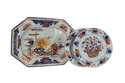 Lot 18 - A LATE 19TH CENTURY JAPANESE IMARI BOWL, ALONG WITH AN IMARI DISH AND TWO PLATES