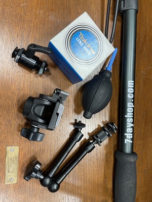 Lot 1821 - A MANFROTTO 222 JOYSTICK BALL HEAD AND A MONOPOD BY OTHER