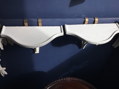 Lot 85 - TWO PAIRS OF PAINTED WOOD WALL BRACKETS, ALONG WITH A CORNER BRACKET