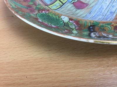 Lot 61 - A 19TH CENTURY CHINESE FAMILLE ROSE PLATE