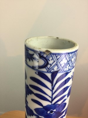 Lot 21 - A PAIR OF 19TH CENTURY CHINESE BLUE & WHITE PORCELAIN VASES