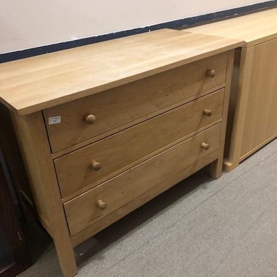 Lot 324 - AN OAK CHEST OF THREE DRAWERS