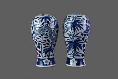 Lot 25 - A PAIR OF 19TH CENTURY CHINESE BLUE & WHITE PORCELAIN VASES