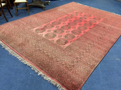Lot 339 - A 20TH CENTURY RUG