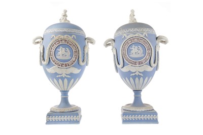 Lot 5 - A PAIR OF EARLY 19TH CENTURY WEDGWOOD JASPERWARE PEDESTAL VASES AND COVERS
