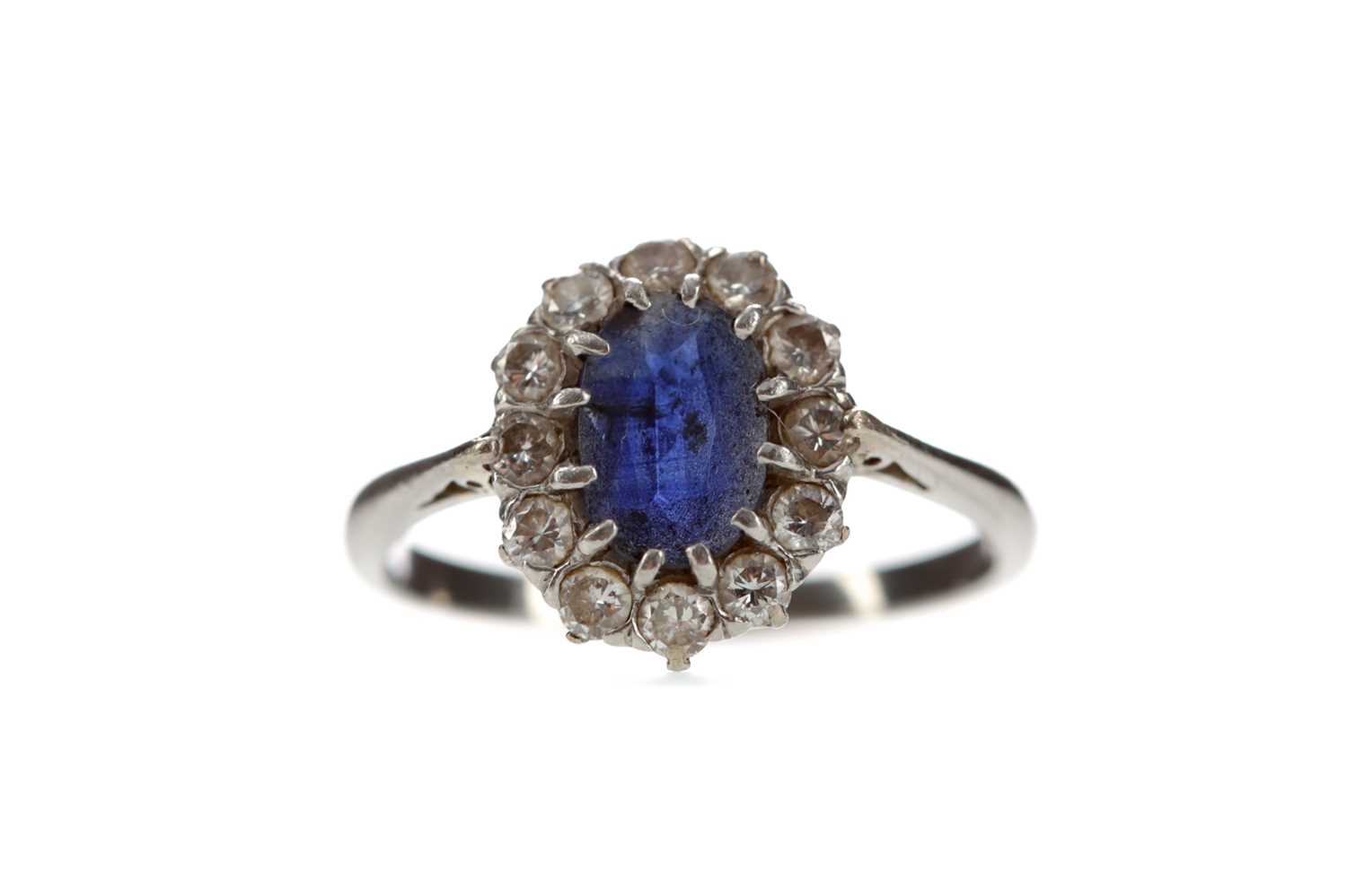 Lot 303 - A BLUE GEM SET AND DIAMOND CLUSTER RING