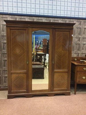 Lot 451 - AN EDWARDIAN MAHOGANY WARDROBE