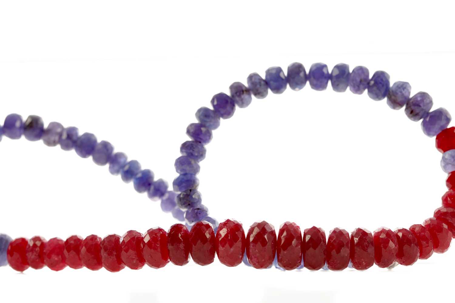 Lot 455 - A RUBY AND TANZANITE BEAD NECKLACE
