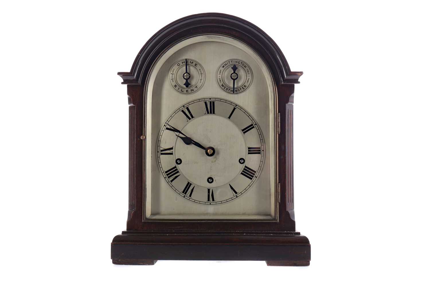 Lot 1874 - AN EDWARDIAN MAHOGANY MANTEL CLOCK