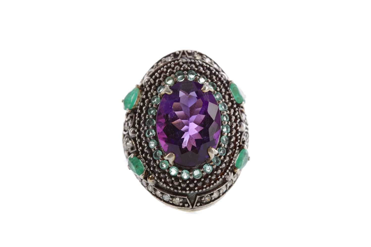 Lot 344 - AN AMETHYST, EMERALD AND DIAMOND RING