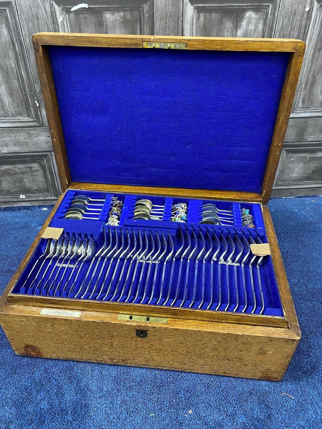 Lot 1420 - AN EARLY 20TH CENTURY OAK CANTEEN OF SILVER PLATED CUTLERY
