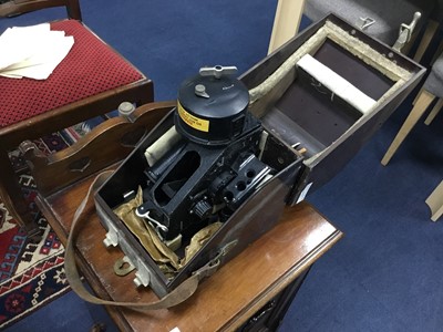 Lot 391 - A BUBBLE SEXTANT IN CASE
